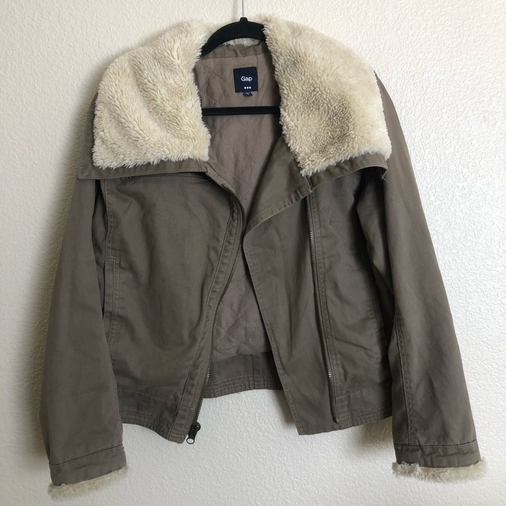 Gap quilted jacket w/Sherpa collar and trim, Large
